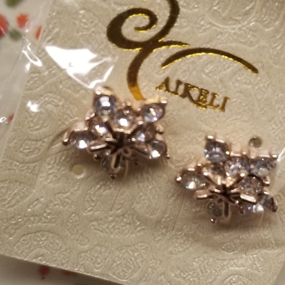 Aikeli snowflake earrings - Picture 3 of 6